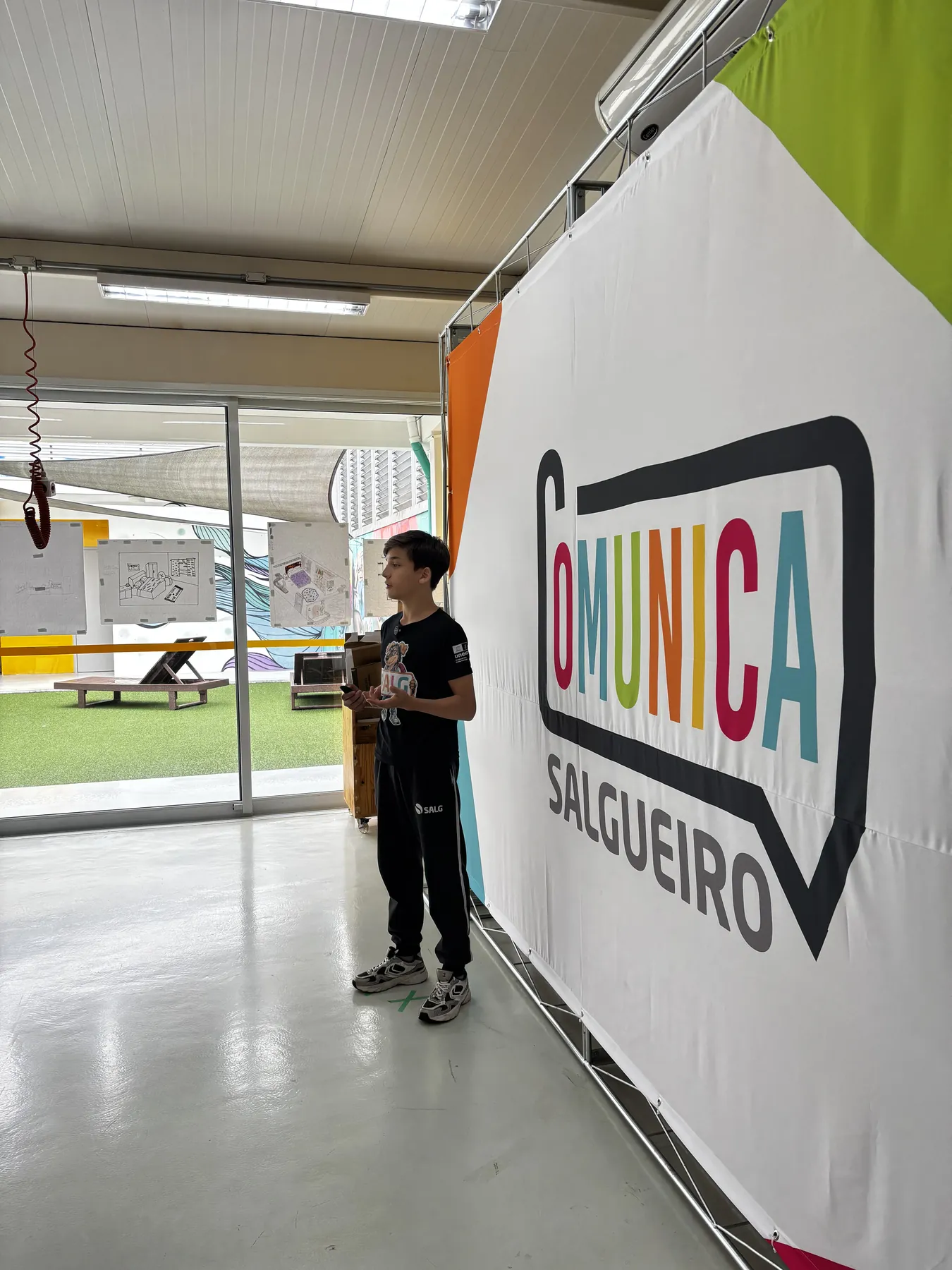Estudante apresenta os resultados da pesquisa de sua turma no Comunica Salgueiro
