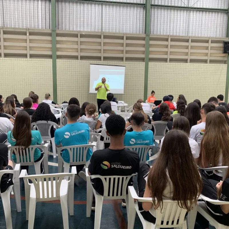 Estudantes conhecem itinerários do Novo Ensino Médio — Colégio Salgueiro
